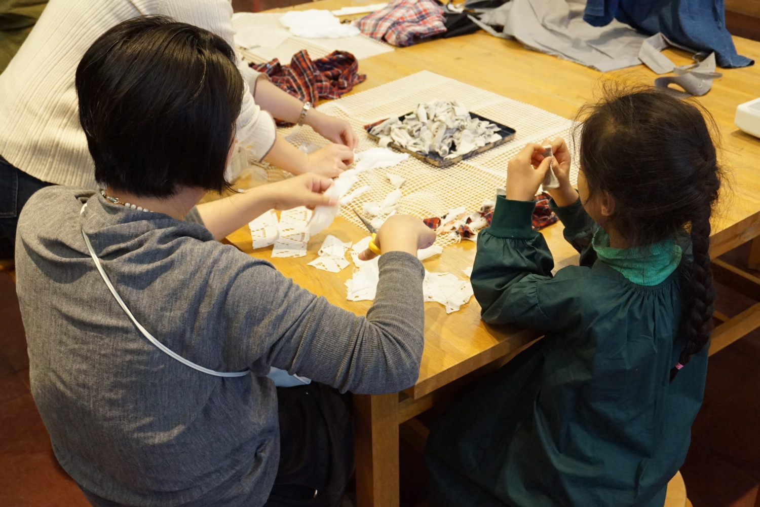 ドレス コード 着る人たちのゲーム Br パブローブ つくりかえるワークショップ Camkブログ 熊本市現代美術館 Camk